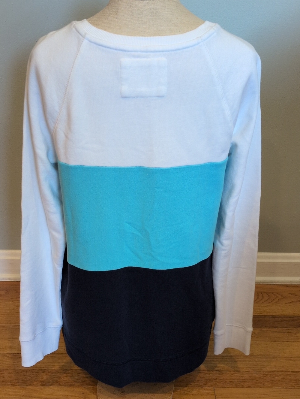 Lilly Pulitzer Luxletic Beach Combo White Aqua & Navy Colorblock Pullover Medium - Picture 4 of 13